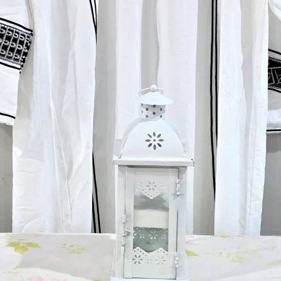 White Open Jellabiya with Gold Trim – Elegant Modest Wear Plus Lantern - Picture 2 of 3